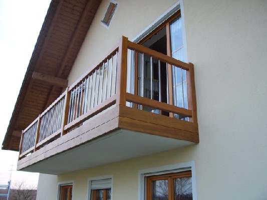 Balkon in Lärche und Edelstahl